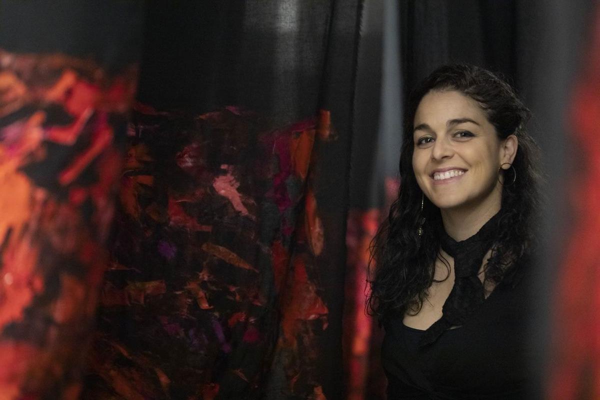 La artista alcorina Ana Beltrán Porcar volvió a Madrid para demostrar su destreza pintando en directo en el espectáculo 'Flamenco de colores'.