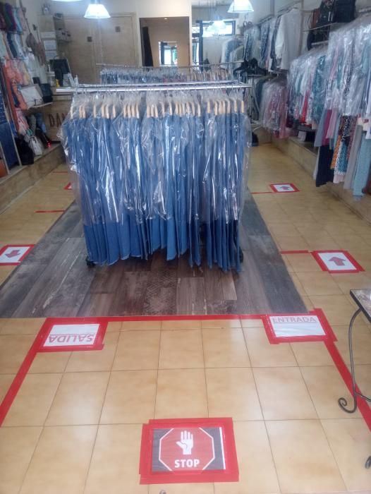 Preparativos para reabrir las tiendas de ropa en Ibiza