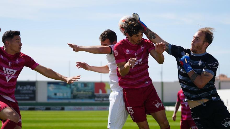 El Pozoblanco se reivindica ante el Antoniano con un empate