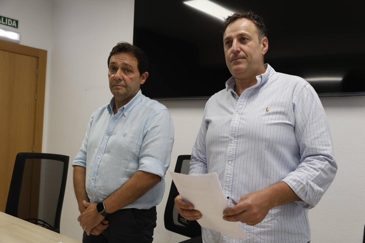 Javier Álvarez, a la izquierda, y Jaime Pérez, este viernes, en el Ateneo Obrero de La Calzada.