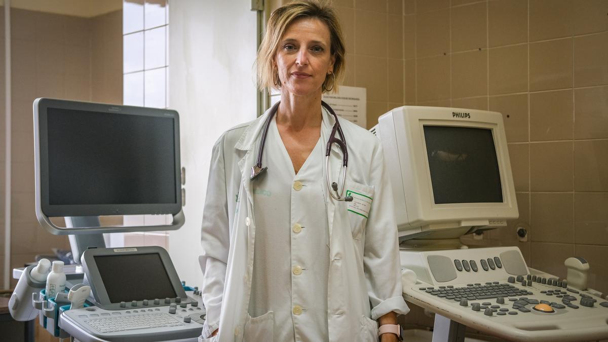 La doctora Ana Castañar, neumóloga del Hospital Universitario de Badajoz.