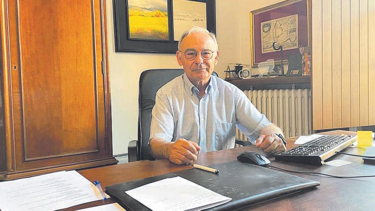 L'alcalde de Puigcerdà, Jordi Gassió, al seu despatx.