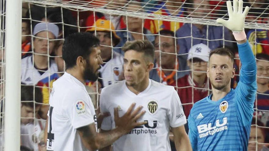 La defensa del Valencia CF sigue creciendo