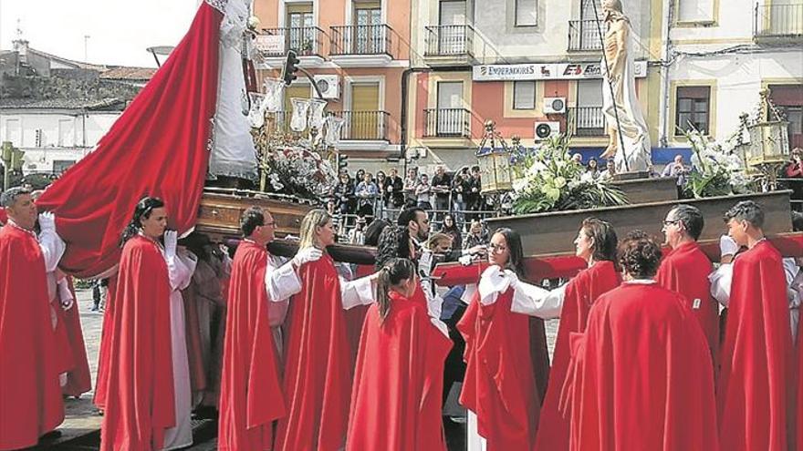 Los caurienses despiden la Pasión con el Resucitado