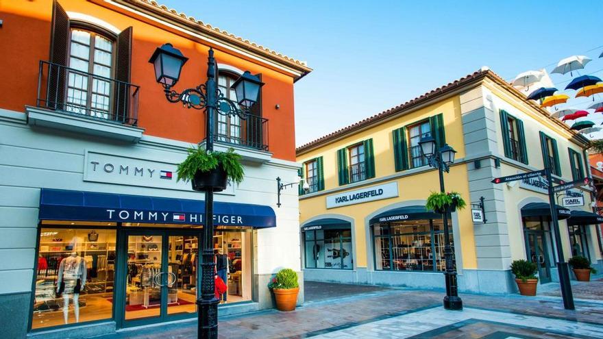 El centro McArthurGlen de Málaga dona 428 kilos de ropa a la Fundación Cudeca