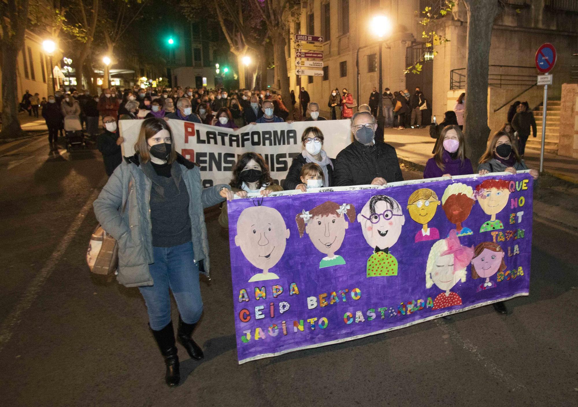 Así fue la marcha del 25N por las calles de Xàtiva