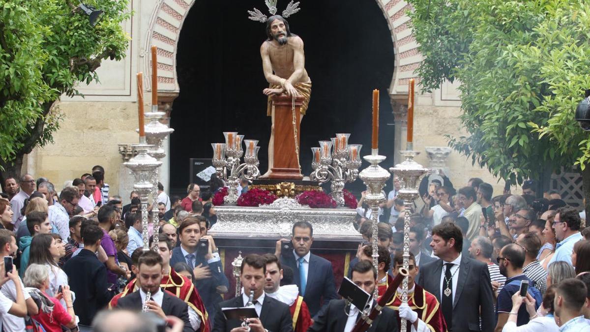 La Magna se clausura con otra tarde de esplendor nazareno en las calles de Córdoba