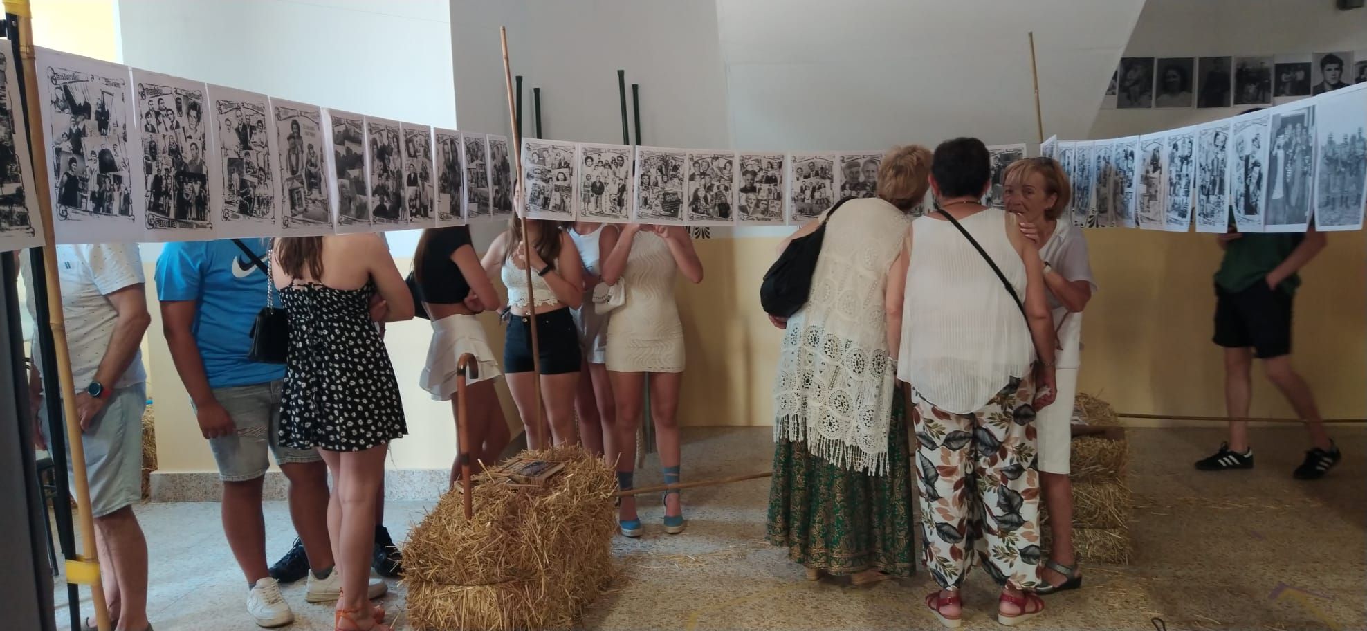 Exposición "Mirando al pasado" de Villaescusa