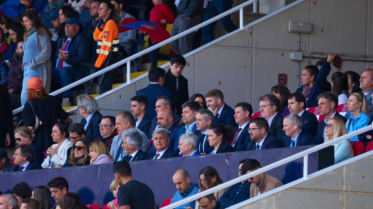 Imagen del palco del Estadi Olímpic de Montjuïc durante el Barça-Chelsea de la Champions femenina 2023/24