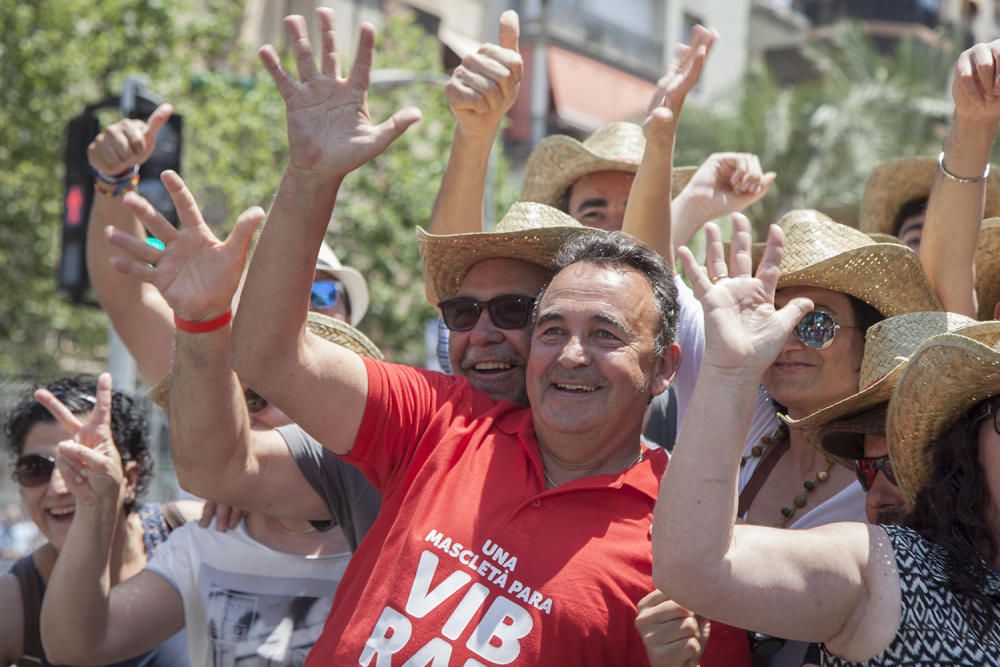 Luceros retumba con la primera mascletà de Hoguera