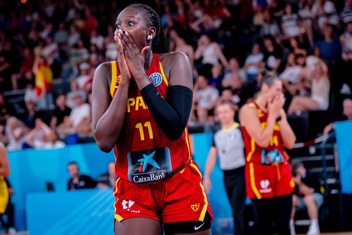 Awa Fam se lamenta durante el último Eurobasket.