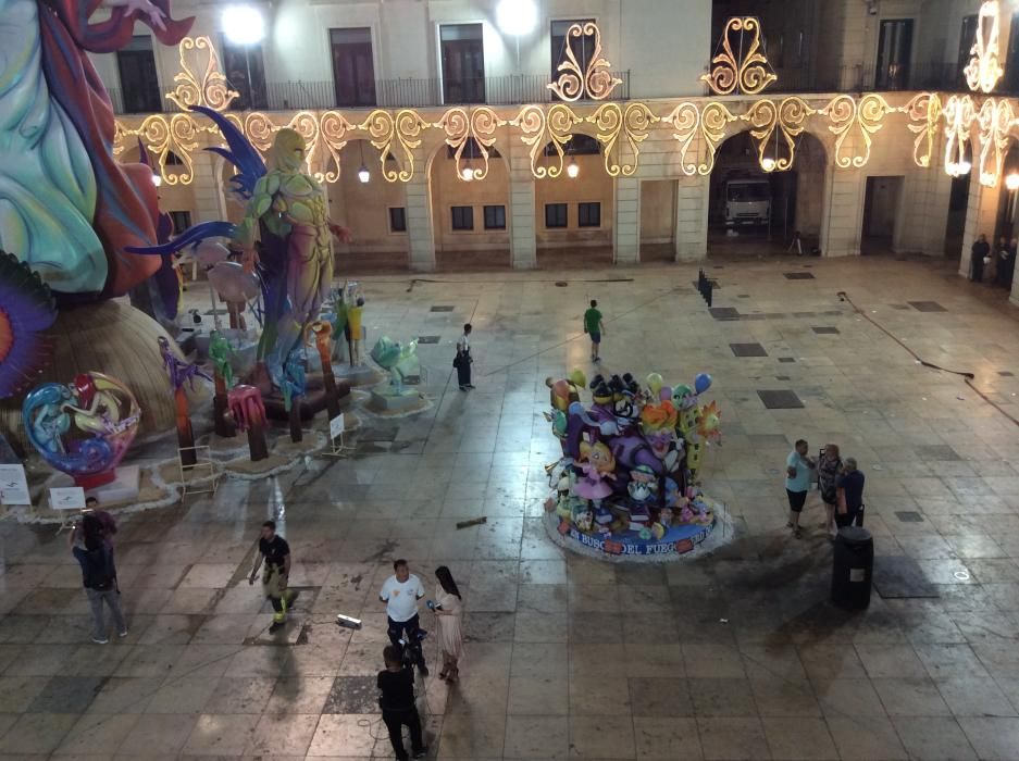 Instantes previos a la Cremà de la Hoguera Oficial 2019