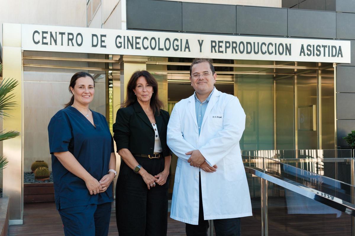 Dra. Llanos Medrano, directora del Laboratorio de FIV de IVF-Life Alicante; Mª José Gómez Torres, directora del ‘Máster en formación permanente en fertilidad humana’ y Dr. Sergio Rogel, director Médico de IVF-Life Alicante.