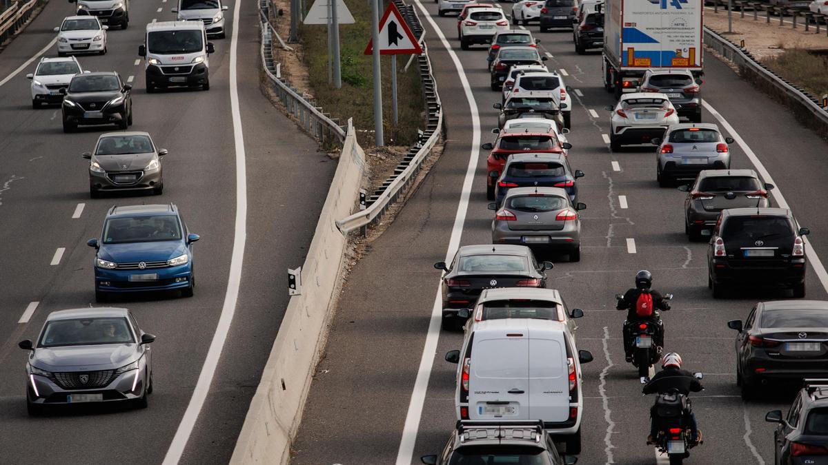 La UE aprueba la norma 'Euro 7' para para reducir las emisiones de los coches a partir de 2026.