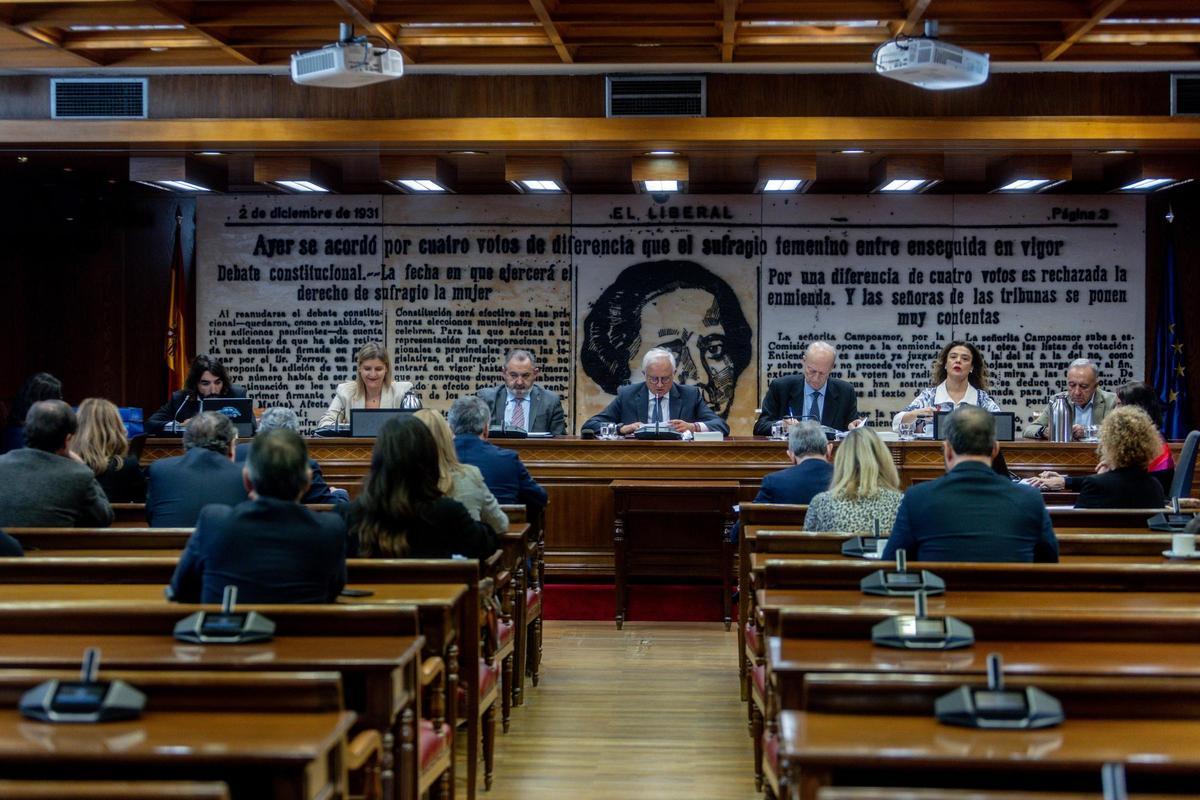 El exdirector ejecutivo de Globalia, Javier Hidalgo (i), comparece en la Comisión de Investigación por el ‘caso Koldo’, en el Senado, a 29 de noviembre de 2024, en Madrid (España). Javier Hidalgo ha comparecido en la Comisión de Investigación sobre los co