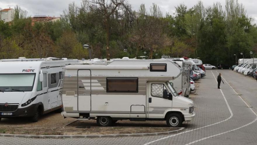 Caravanas llenan el área de Los Pisones durante la Semana Santa.