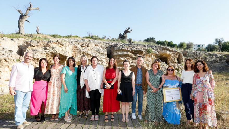 Las enfermeras de Balears premian a la periodista Marta Torres Molina