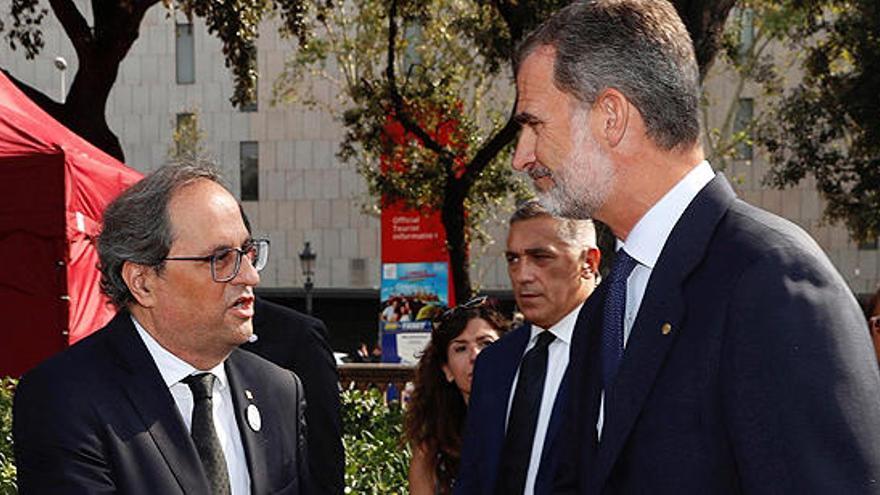 El Rey y Quim Torra se saludan en Barcelona.