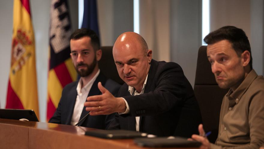 El presidente del Consell de Ibiza rechaza echar a Rafa Ruiz del consejo de administración de Puertos