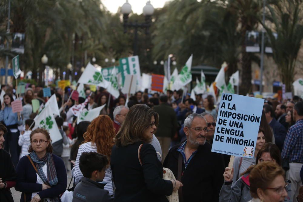 Protesta contra el plurilingüismo en Alicante