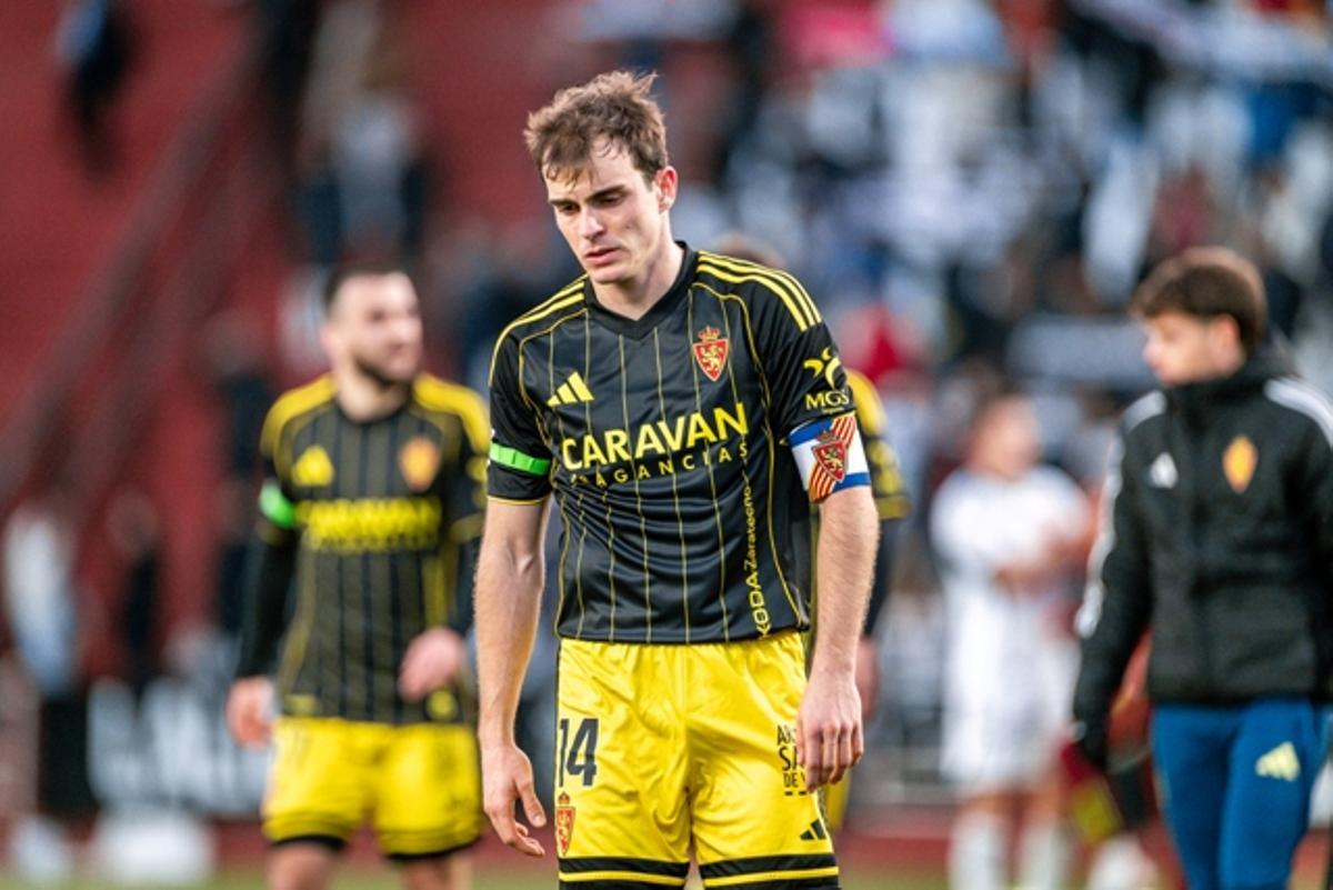 Francho, apesadumbrado durante el encuentro en Albacete.