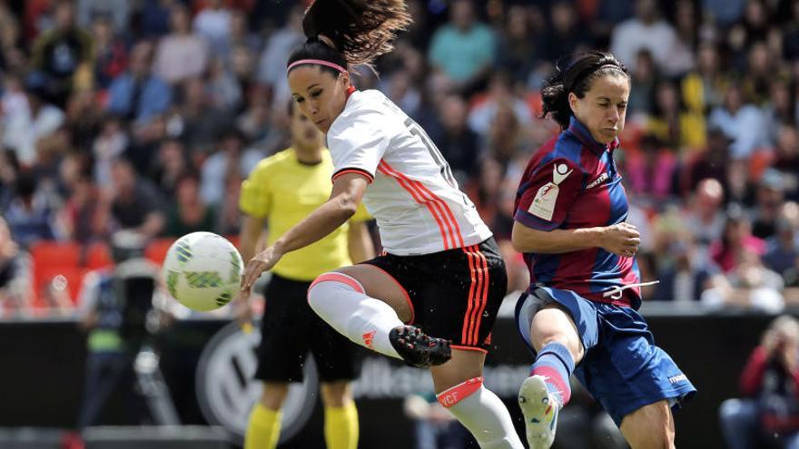 El Femenino recibe hoy al Barça, líder, en un encuentro de máxima exigencia