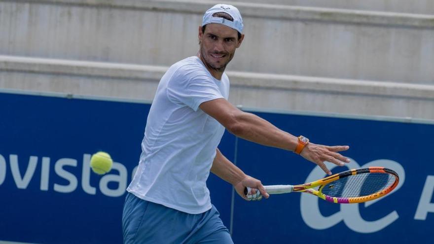 Rafa Nadal durante un entrenamiento en su academia.