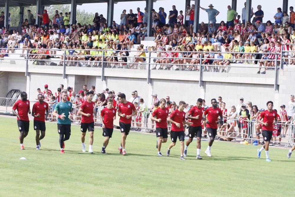 Entrenament de portes obertes del Girona FC a l'Escala