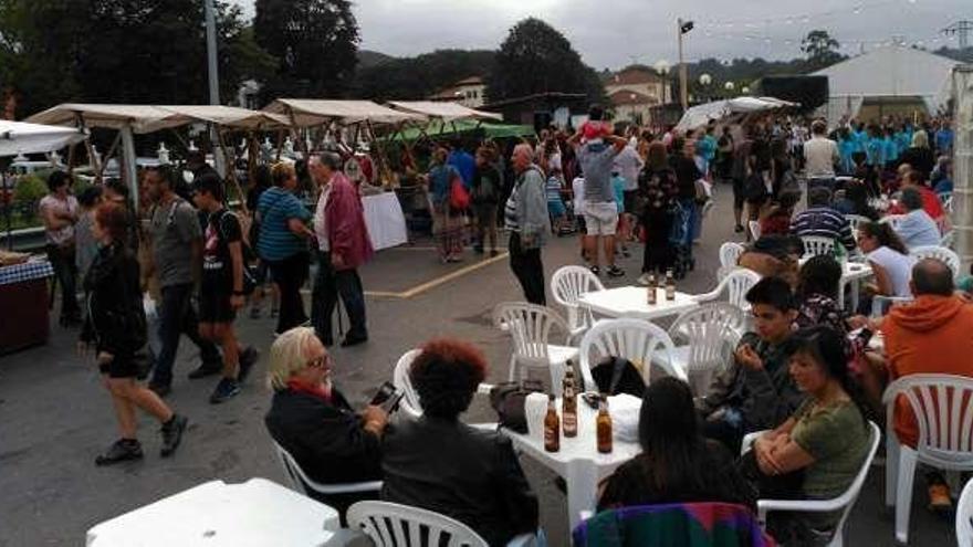 Público, ayer, en el Certamen de la Huerta de Posada.