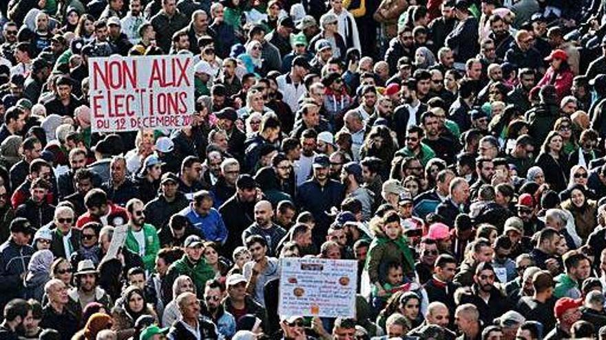 Protestes ahir a Alger contra les eleccions presidencials