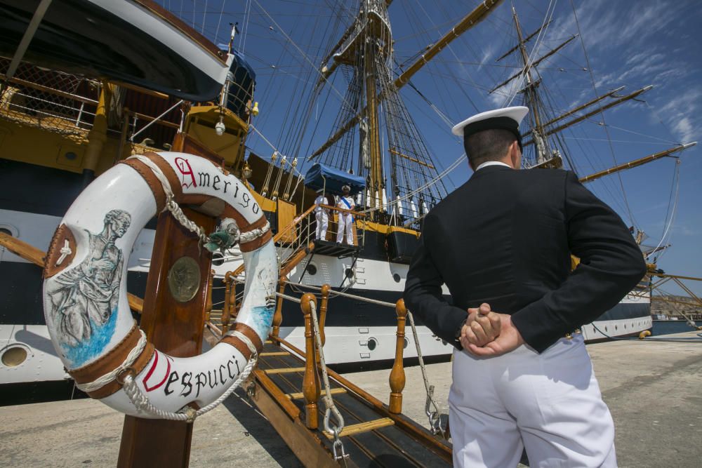 El Amerigo Vespucci atraca en Alicante