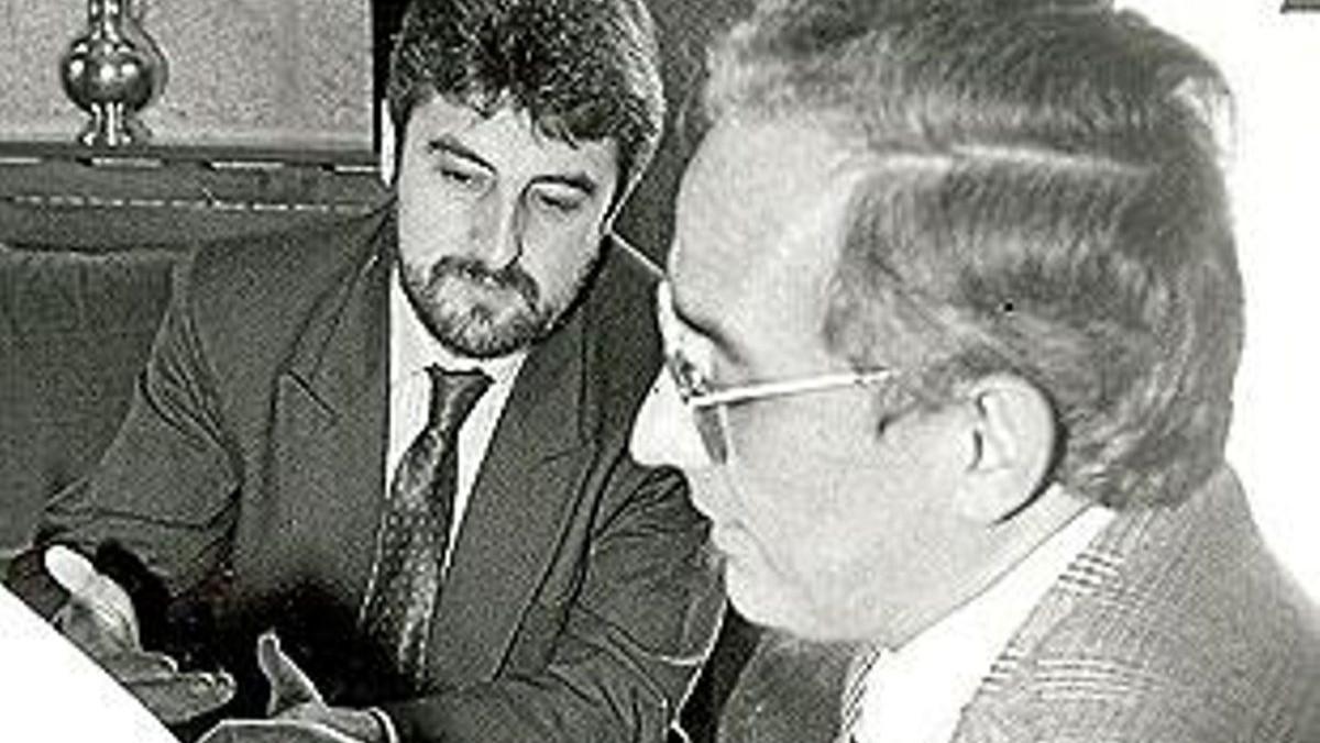 Xerardo Estévez, acompañado por el concejal Carlos Fernández, decidió no recurrir la sentencia del Supremo, que le obligaba a convocar el Pleno municipal para la moción de censura que le apartó del cargo.