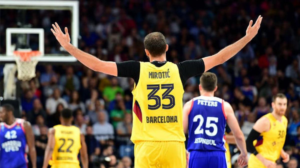 El Barça se impone al Efes con un monumental Mirotic