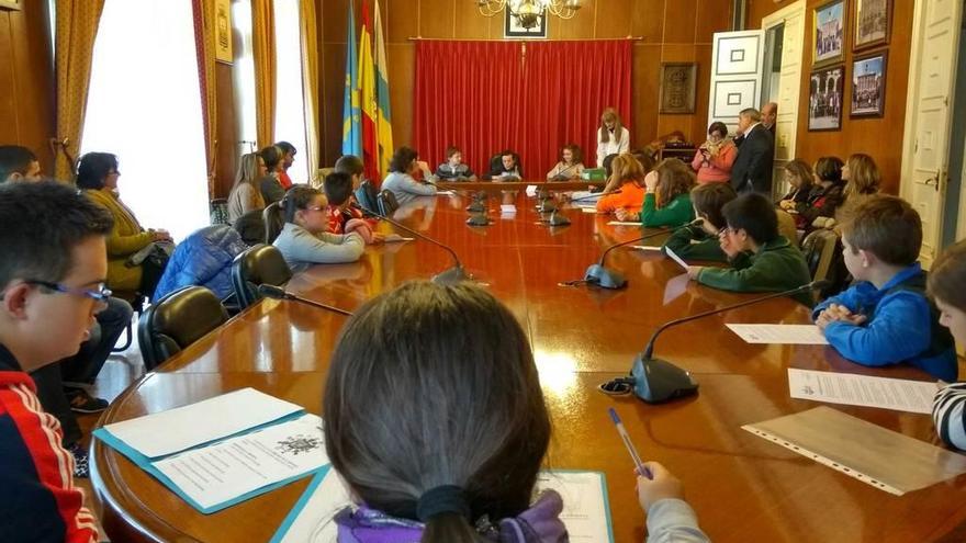 El Pleno infantil de Mieres debate el buen ambiente escolar