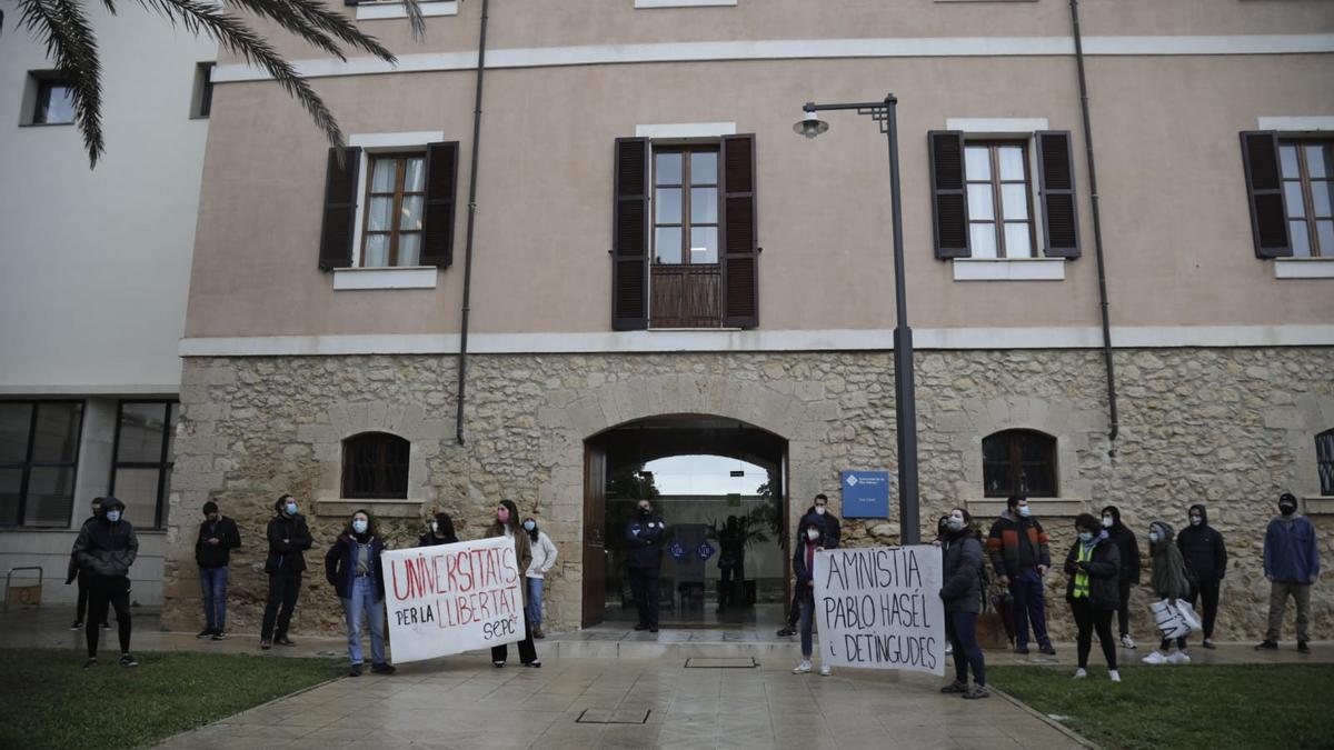 Huelga de estudiantes en la UIB para pedir la libertad de Pablo Hasél