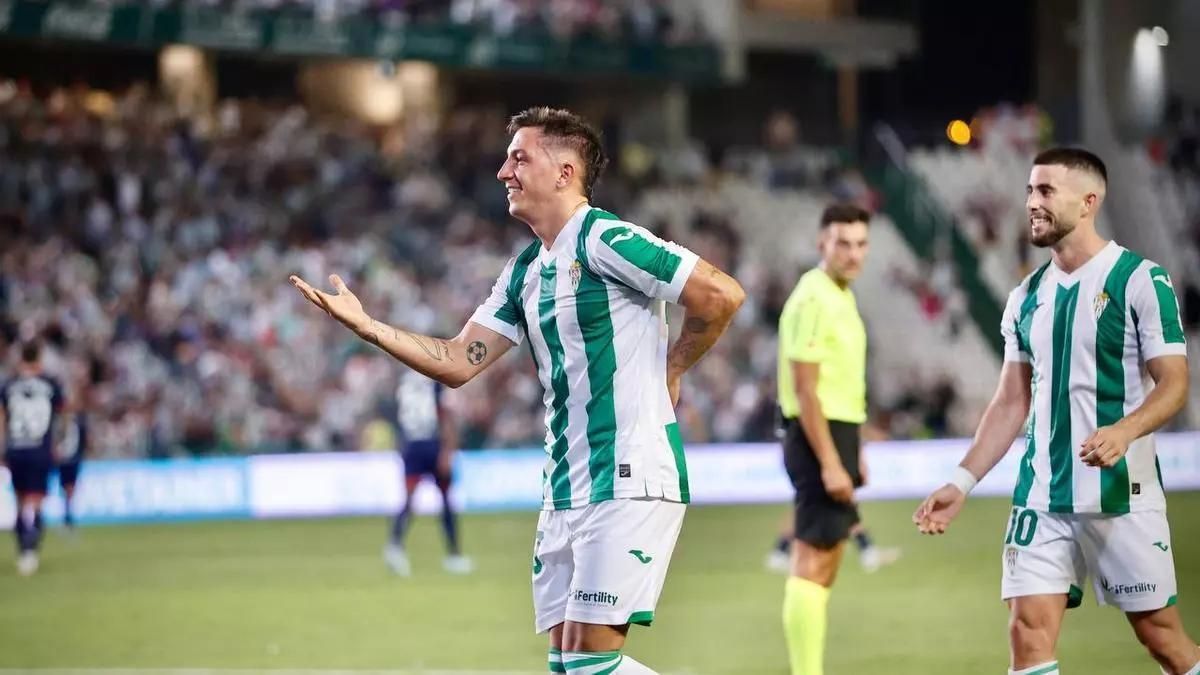 Christian Carracedo celebra un gol durante el pasado curso, en El Arcángel.