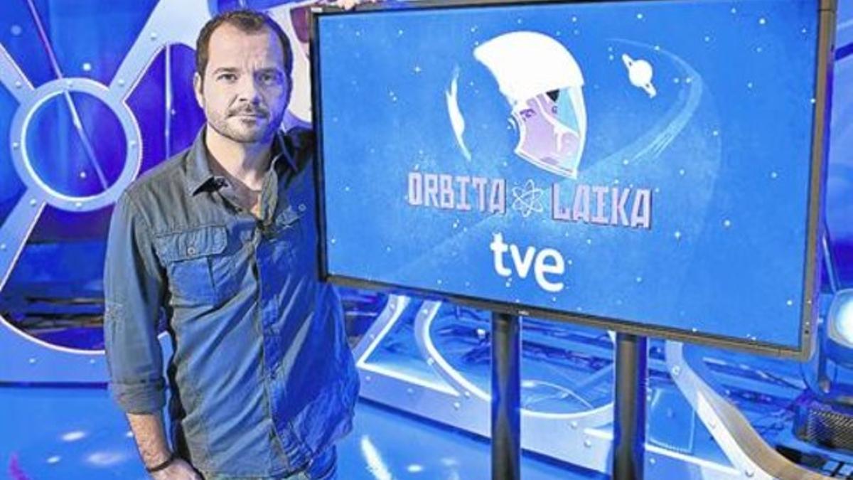 Ángel Martín,en el plató del programa divulgativo de La 2 'Órbita Laika'.