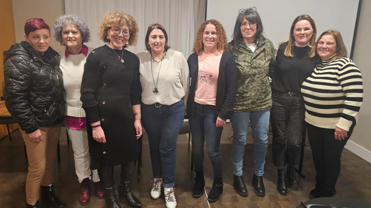 La nueva directiva de Anmupesca, con Pilar Otero cuarta desde la izquierda.