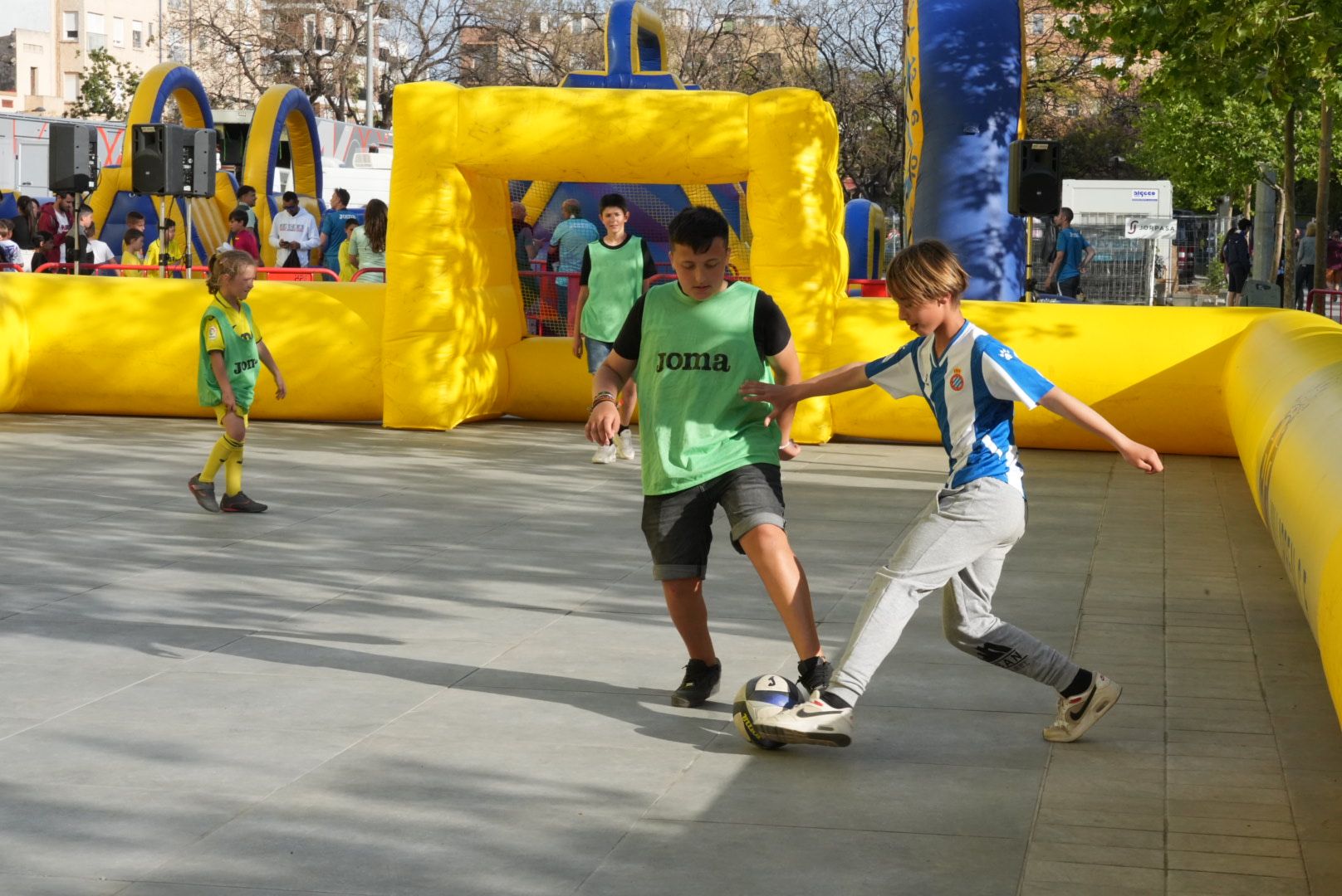 La afición del Villarreal en el partido contra el Espanyol en La Cerámica