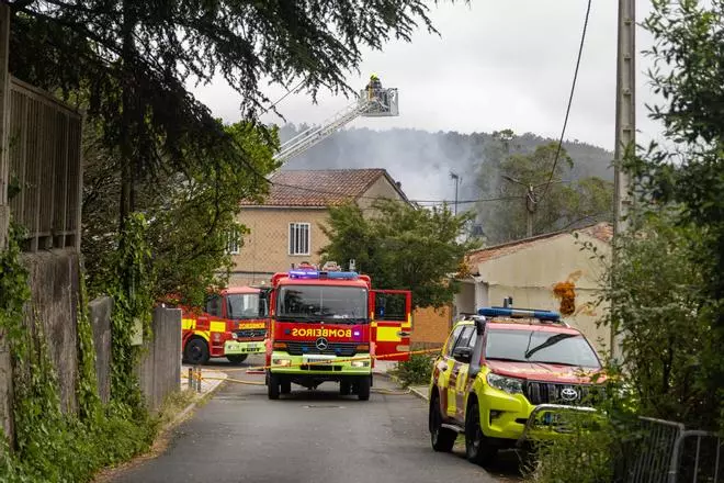 Incendio en una vivienda okupada de Santiago: desalojado el colegio Quiroga Palacios