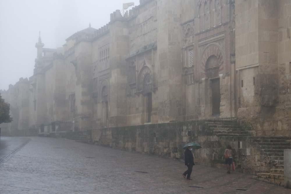 Córdoba despierta bajo la niebla