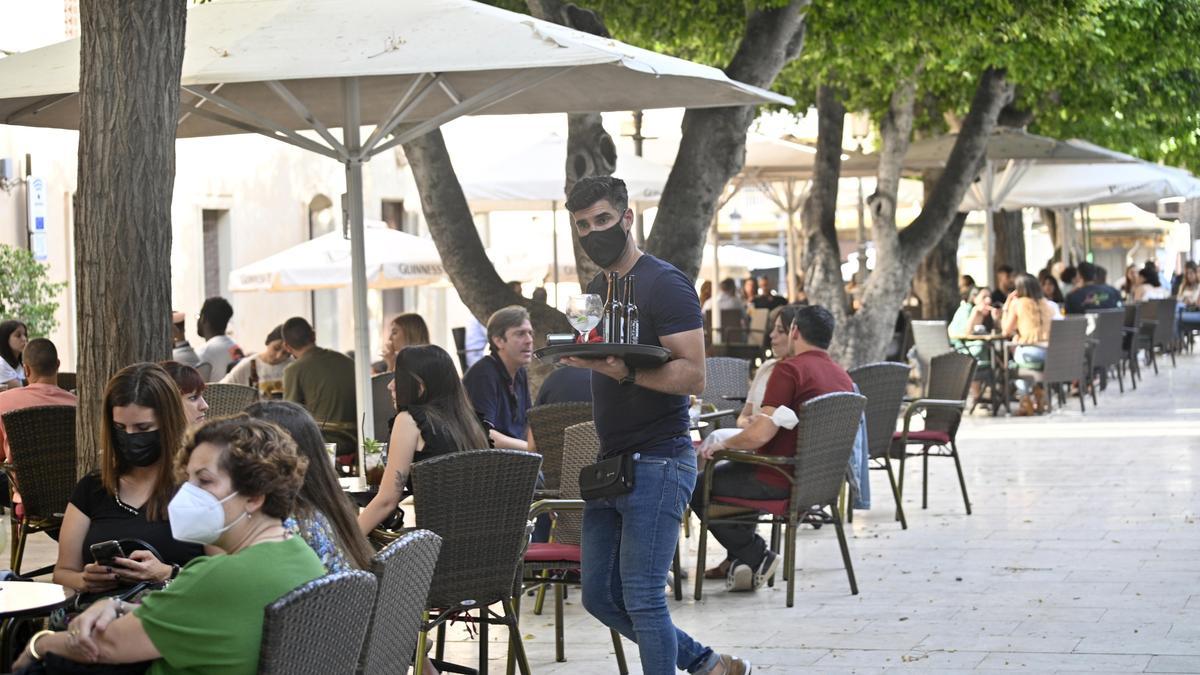 Una terraza del centro de Elche