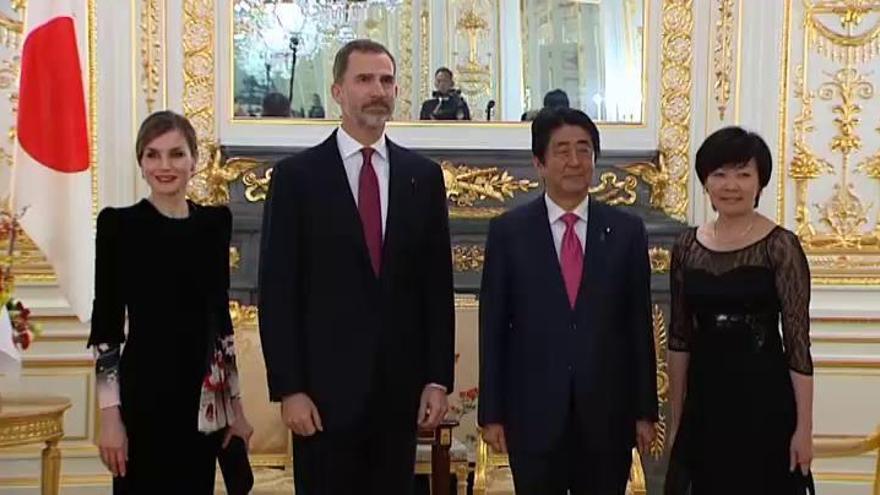 Los Reyes firman siete acuerdos económicos con Japón