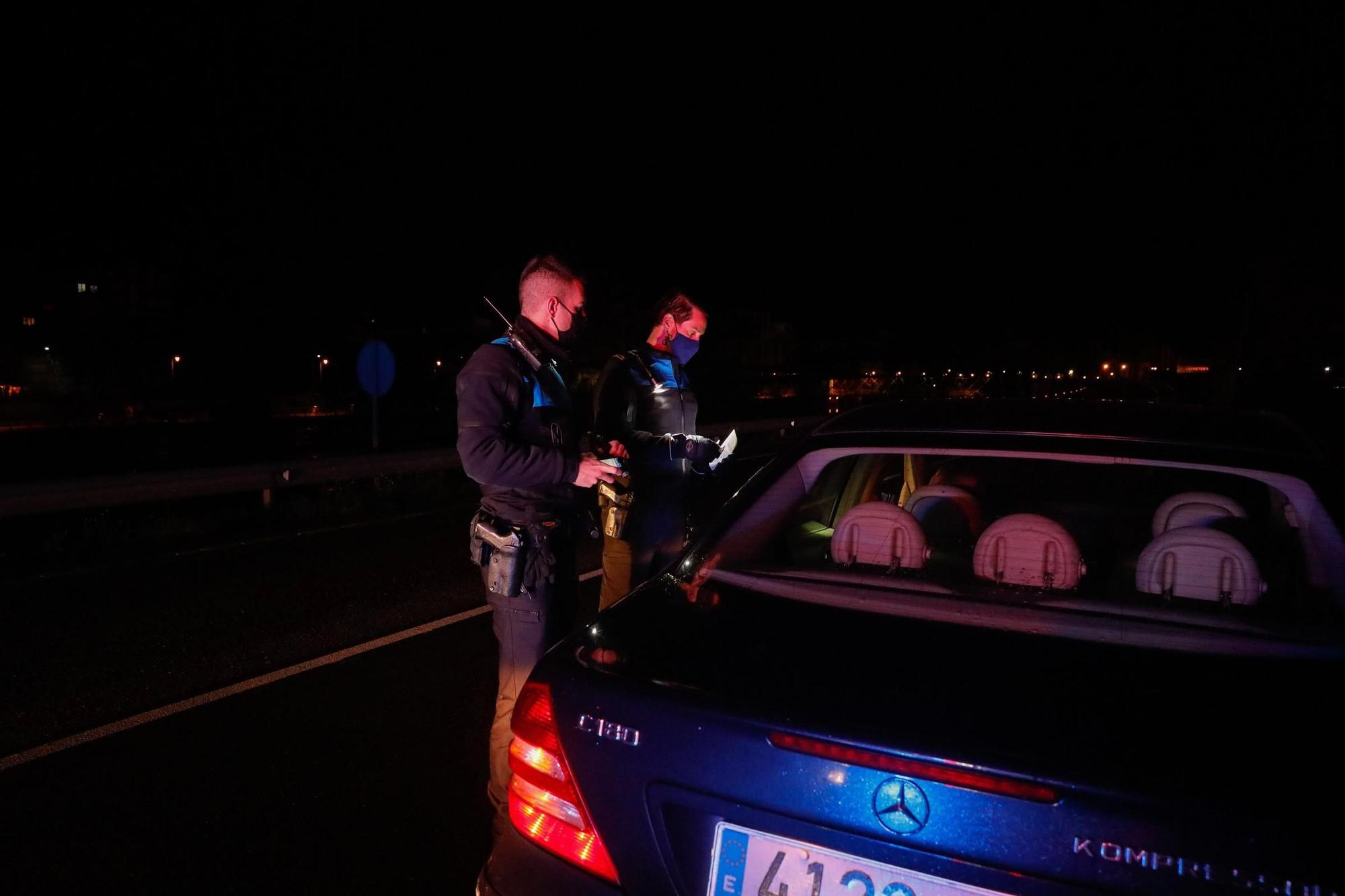 Patrullaje con la Policía Local de Avilés en la primera noche del estado de alarma