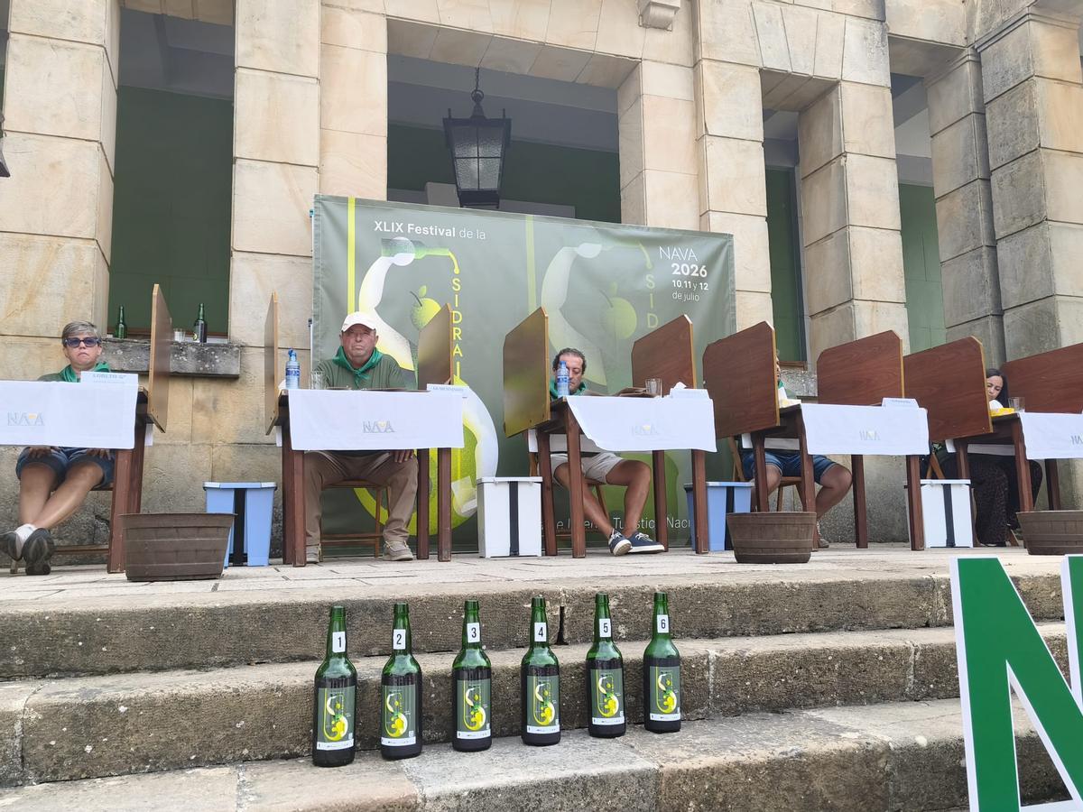 Así fue la emocionante y multitudinaria cata a ciegas para elegir la mejor sidra de Asturias en Nava