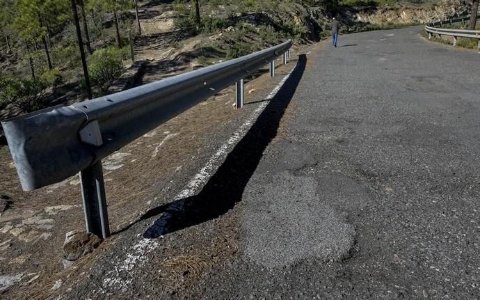 25/01/2018 CUMBRE GRAN CANARIA. Mal estado de las carreteras en la zona de medianías y cumbre de Gran Canaria. Carretera Artenara al pinar de Tamadaba. FOTO: J. PÉREZ CURBELO