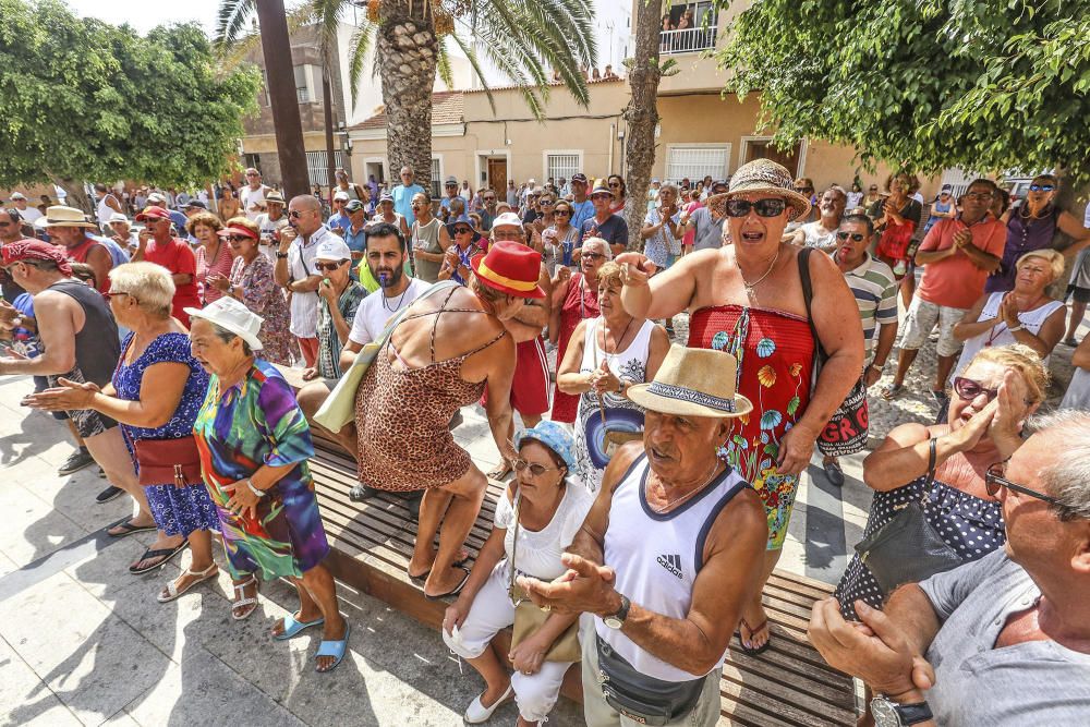 Protesta vecinos de La Mata para exigir mejoras.