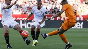 Mbappé i les expulsions desembussen un partit tebien el Pizjuán