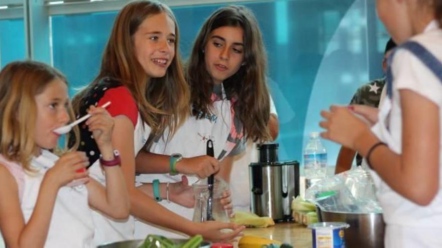 La UPV une cocina y ciencia en su taller para niños