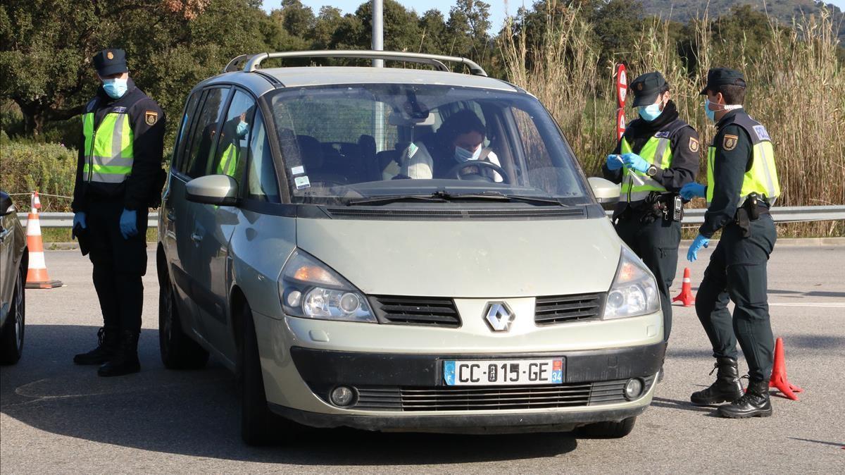 Control de la Policia Nacional a la AP-7 a la Jonquera.